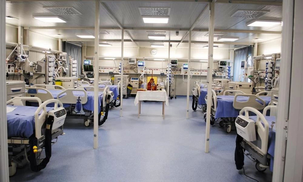 Πάτρα: Νοσηλεύονται σε ΜΕΘ μια μάνα και οι δυο γιοι της με κορονοϊό